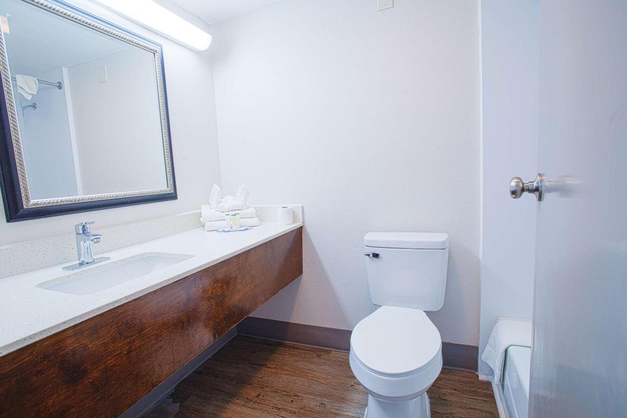 Americas Value Hotel 3*